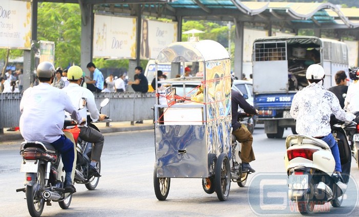 "Phụ kiện" xe kéo cho xe máy xem ra được ưa thích hơn cả ở Hà Nội